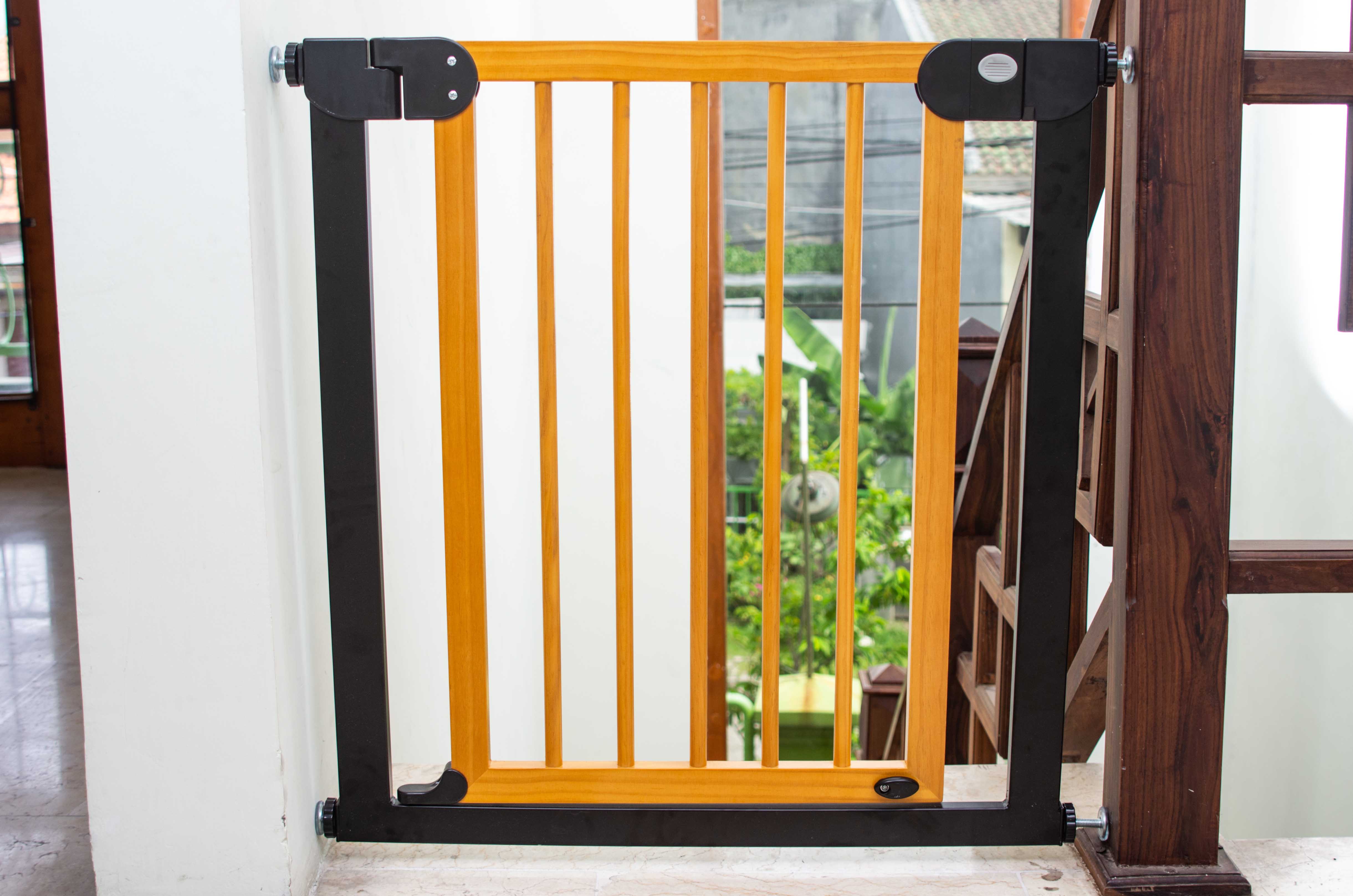 BABY SAFE SECURITY GATE XY006